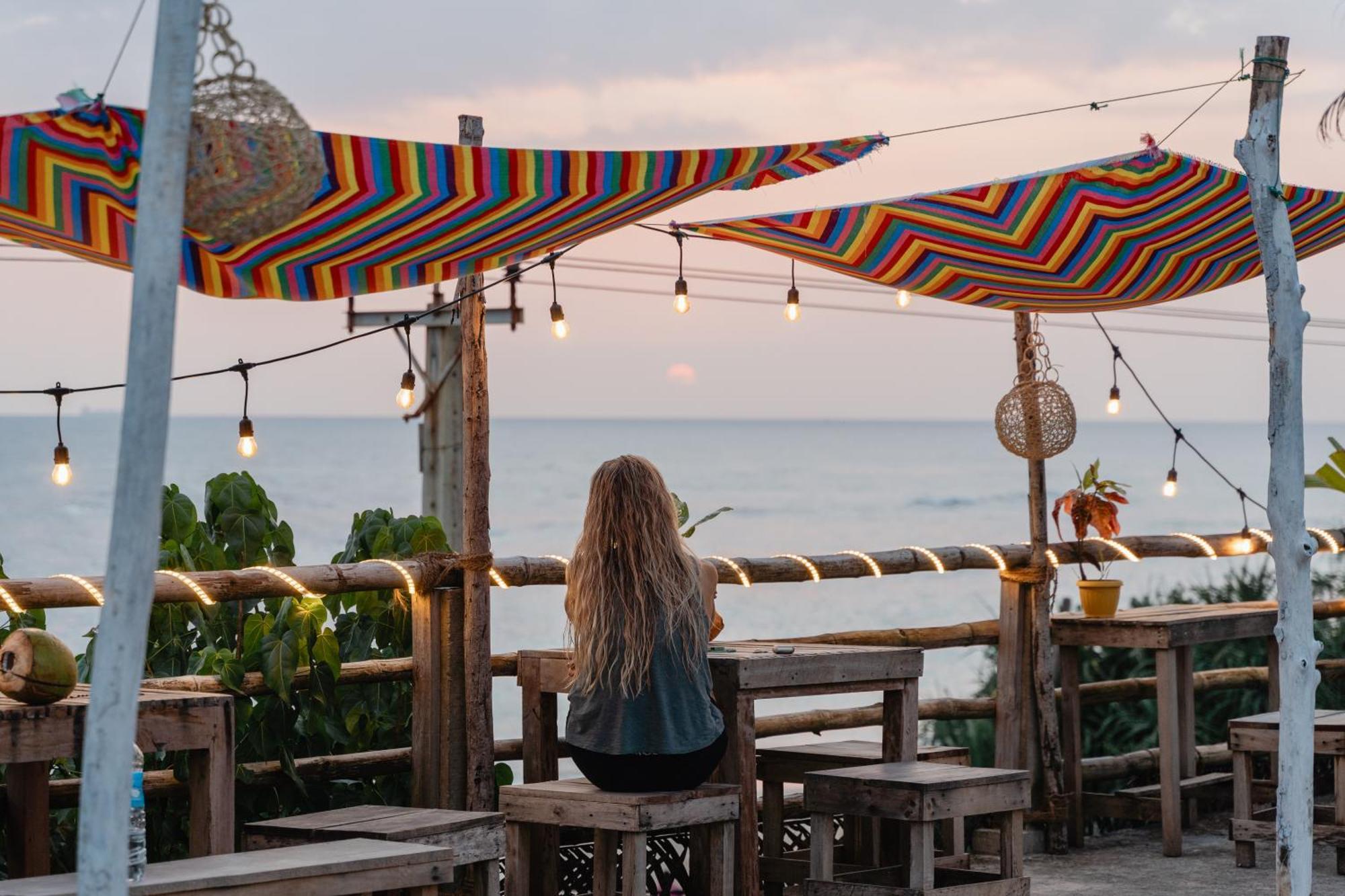 Gaia Ocean Surf Yoga Hostel Ahangama Exterior photo