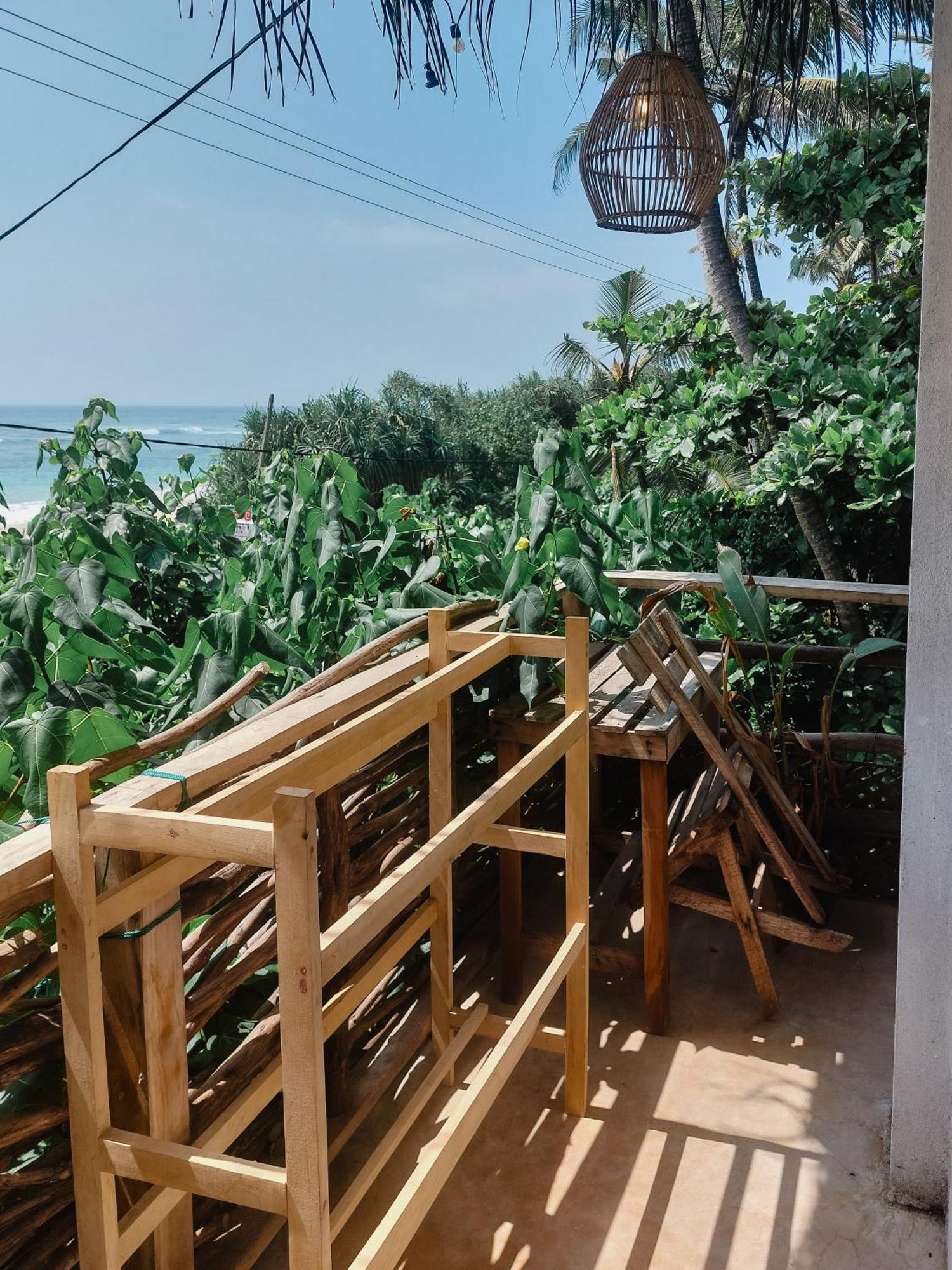 Gaia Ocean Surf Yoga Hostel Ahangama Exterior photo
